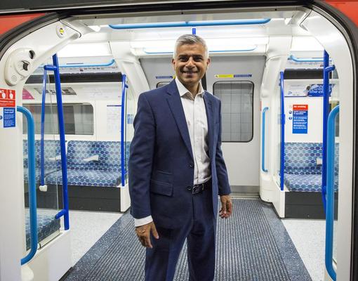 Мэра Лондона попросили временно сделать общественный транспорт бесплатным