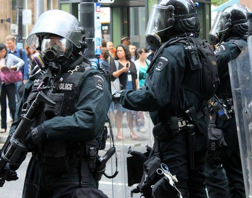 В Великобритании в ходе антитеррористической операции задержаны почти 300 человек