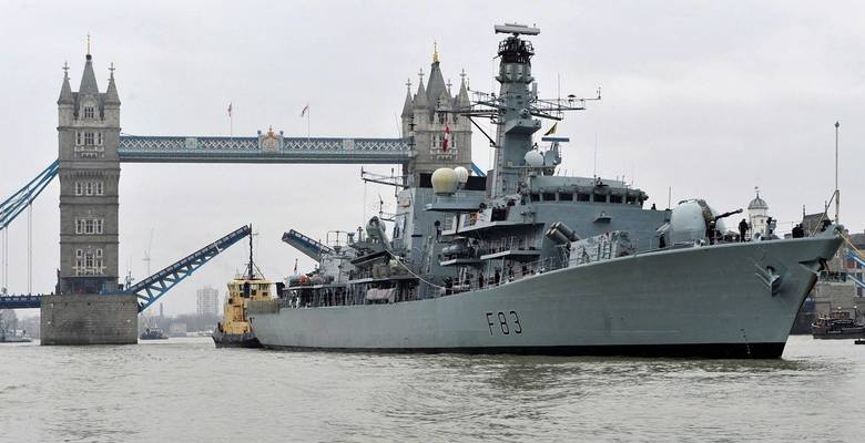Фрегат британских ВМС сопроводил российский корабль