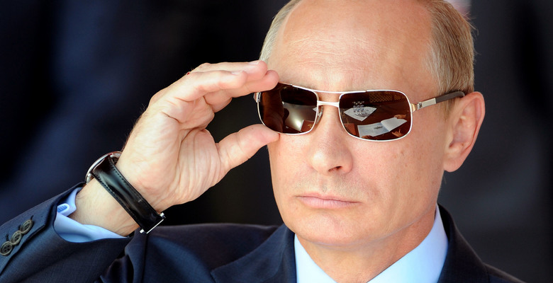 Путин ослабил валютный контроль для живущих за границей