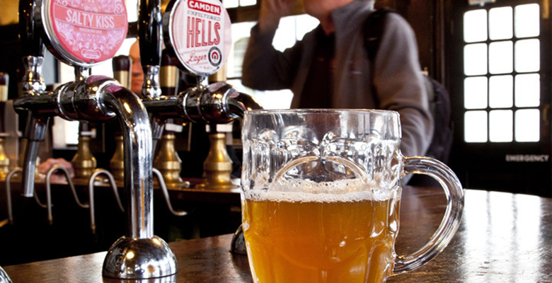 Британцы невольно отказываются от пива в пабах