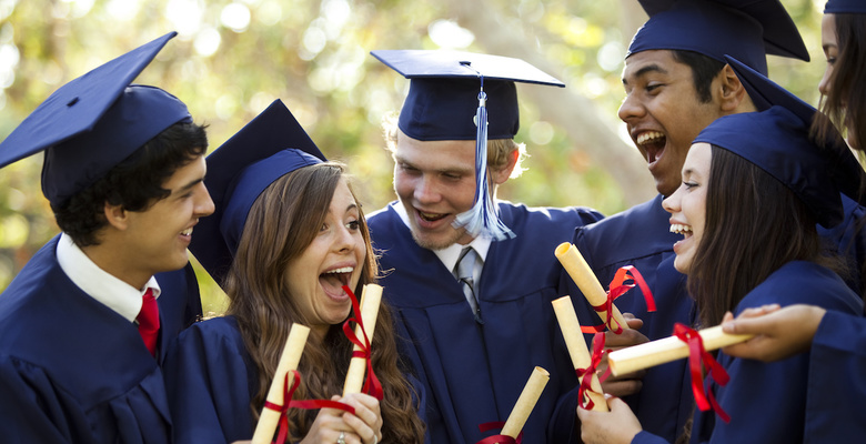 Британские университеты завлекают выпускников-отличников стипендиями и пиццей