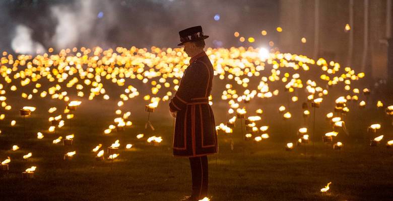 Тауэр в огнях в честь 100-летия окончания Первой мировой войны