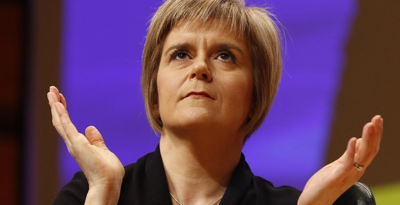Министр Шотландии призвала лейбористов инициировать вотум недоверия Терезе Мэй