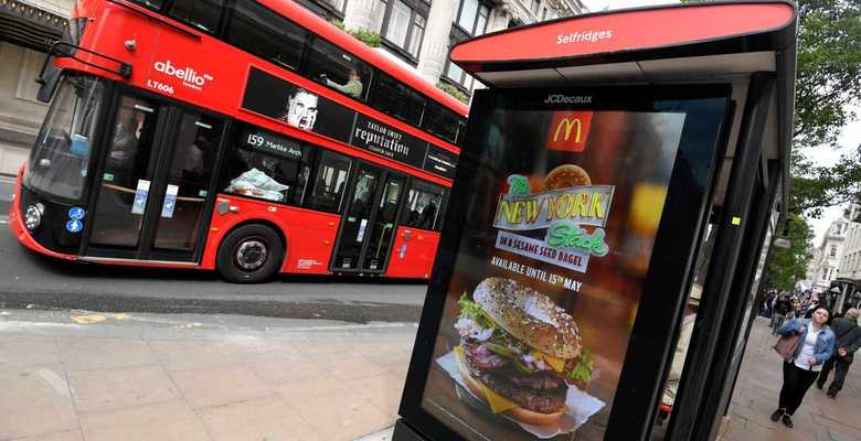 В общественном транспорте Лондона запретили рекламу фаст фуда