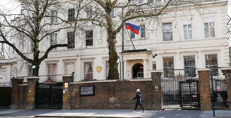 Посольство РФ обвинило МИД Британии в неуважении к крымчанам