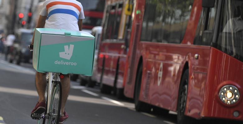 Британский регулятор запретил Amazon работать вместе с сервисом доставки еды Deliveroo