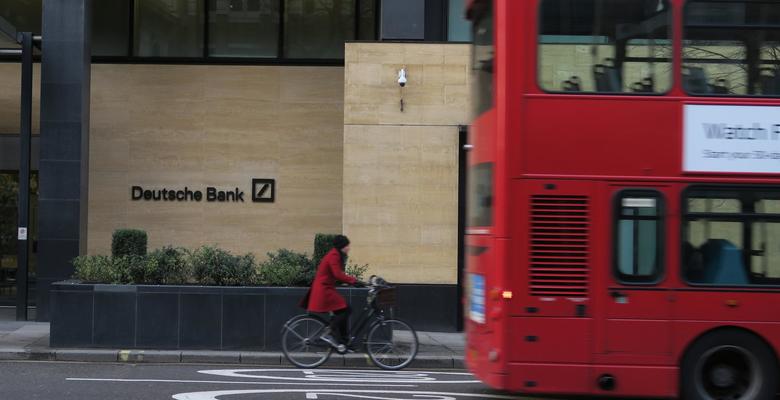 «Меня уволили. Куда еще пойти, если не в паб»: как лондонский офис Deutsche Bank пережил сокращения 