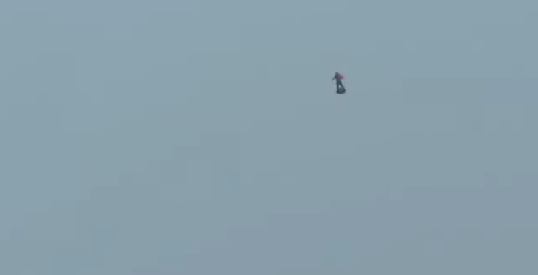 Французский изобретатель не смог пересечь Ла-Манш на летающей доске 
