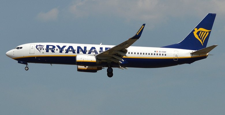 Ryanair планирует сократить 1500 пилотов и бортпроводников. Главе компании уже урезали зарплату вдвое