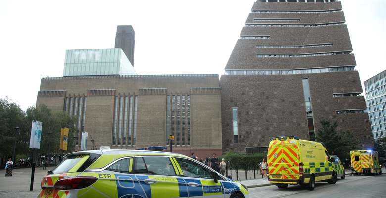 Подростку предъявили обвинение в попытке убийства шестилетнего ребенка на балконе Tate Modern