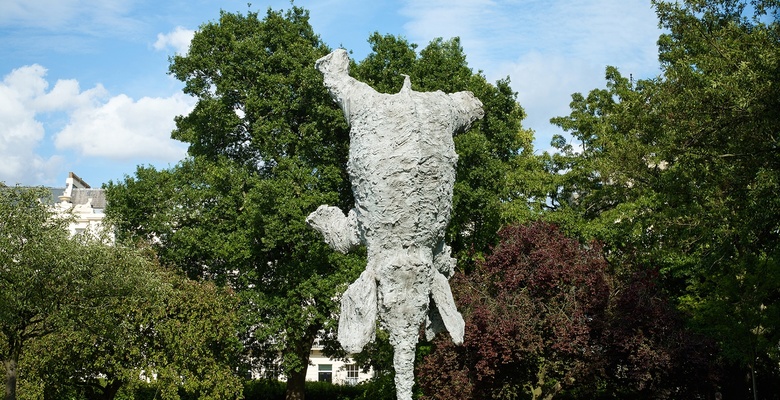 Выставка скульптур международной ярмарки Frieze в Риджентс-парке