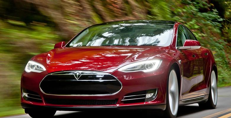 Tesla вошла в тройку самых популярных автомобилей в Великобритании