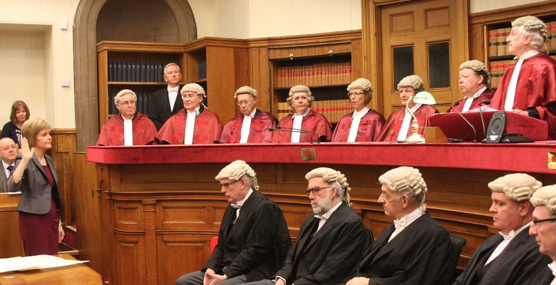 Шотландский суд признал новые каникулы парламента незаконными. Но их пока не отменят