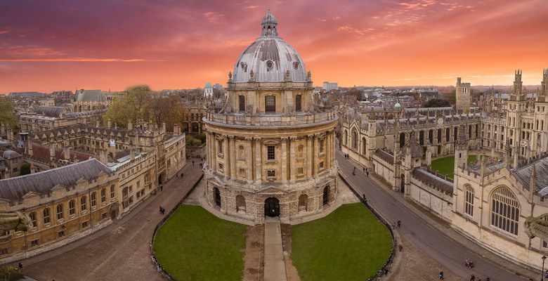 Оксфорд в четвертый раз подряд возглавил рейтинг лучших вузов мира, Кембридж опустился на третье место 