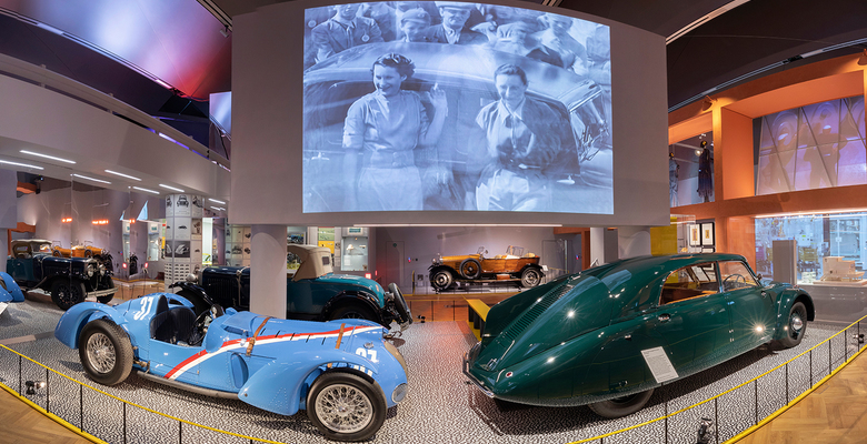 Выставка ретро-автомобилей в музее Виктории и Альберта