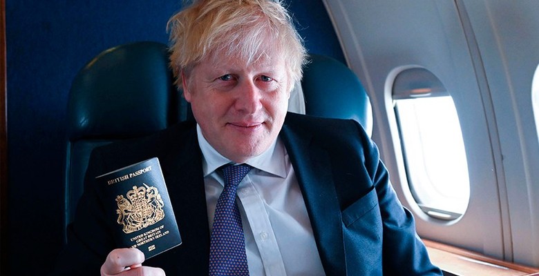 Паспорта британцев после «Брексита» поменяют цвет