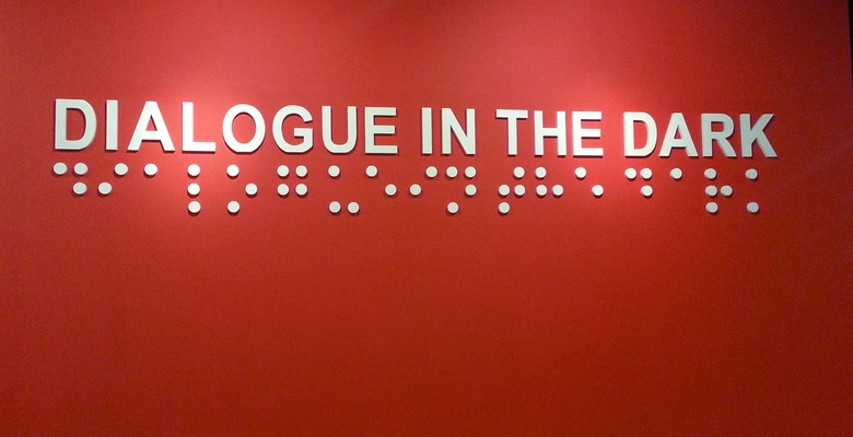 Dialogue in the Dark: иммерсионная выставка в кромешной тьме