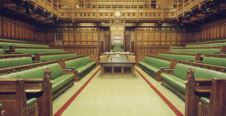 Британский парламент уходит на пасхальные каникулы на неделю раньше из-за коронавируса