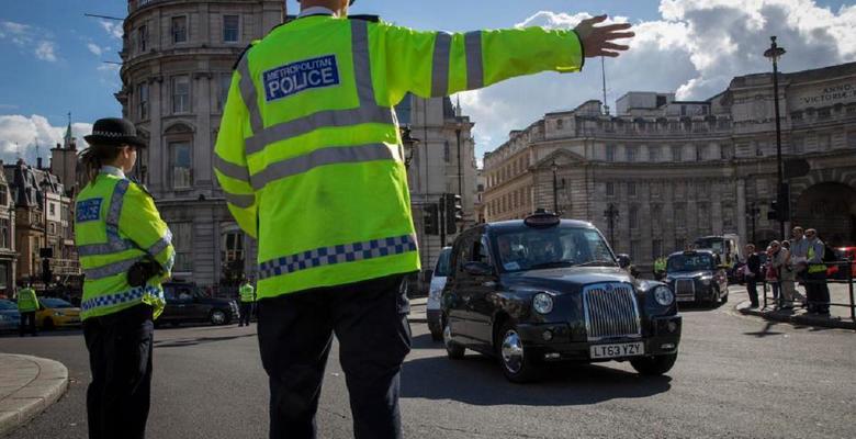 Британская полиция начала проверять водителей на дорогах на соблюдение локдауна