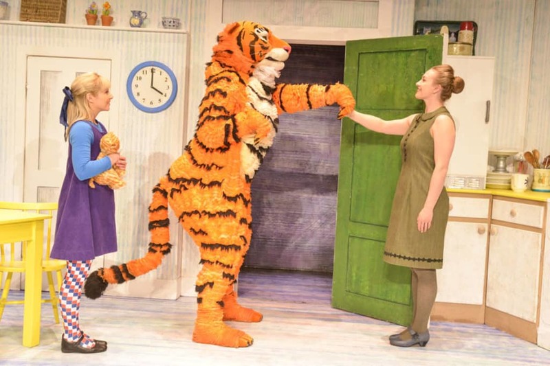 Спектакль The Tiger who Came to Tea по одноименной детской книге.