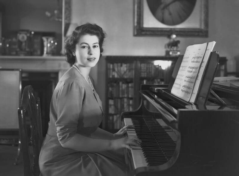 Принцесса Елизавета в Букингемском дворце, 1946. Фото: twitter.com/ClassicFM