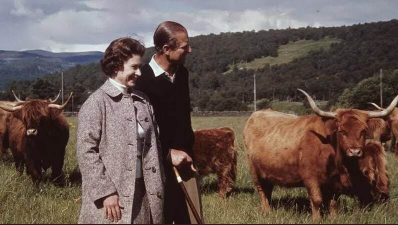 Елизавета II и принц Филипп в Балморале, 1972. Фото: twitter.com/RoyalFamily_LS