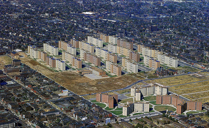 ЖК Pruitt Igoe в 1956 году. Фото: flickr.com/Joe Wolf