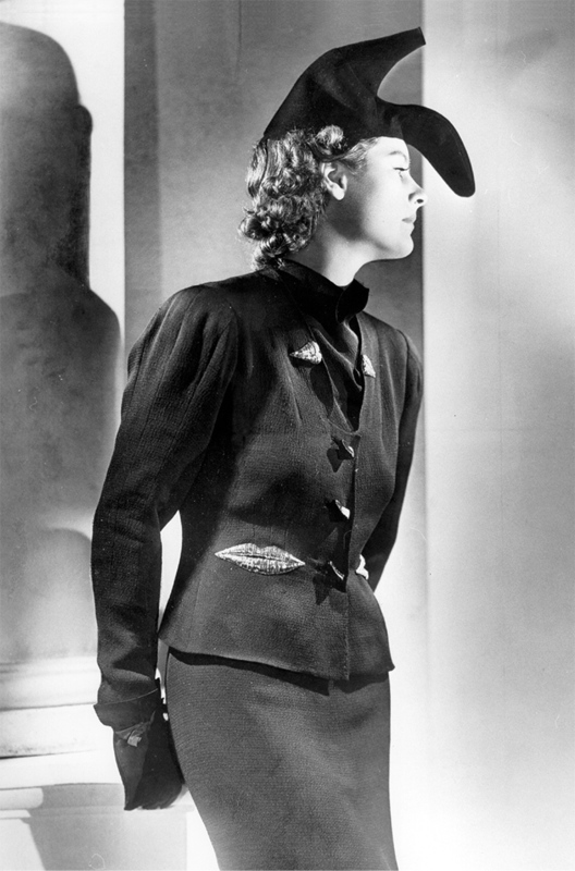 Шляпа Elsa Schiaparelli из осенней коллекции 1937 года. Фото: https://wikimedia.org